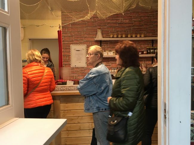 HaldjaLeibの店内。<br />並んでます！