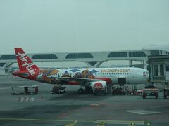 Air Asiaに乗ってクアラルンプールまで。
その後はインドネシアのスラバヤまで移動しました。