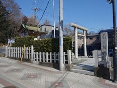駅近くに、水戸黄門様として知られている徳川光圀の生誕地があるということで訪れてみました。規模は小さいですが、黄門神社の看板も掛かっていました。光圀は、徳川家康の孫にあたります。