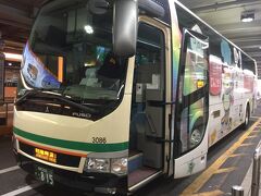 大阪から城崎温泉は電車でも行けますが直行バスもあるので
今回はバスで行きます。楽ちんです。
