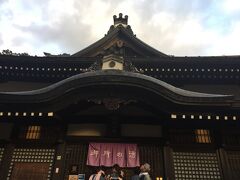 1番大きな外湯。朝から沢山の人がいます。1番札を集める為に早くから並んでます。