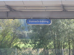 Stainach-Irdning駅への到着が1分遅れましたが，向かいのホームだったので，何の問題もなく乗継完了．とはいえ車体の写真を撮る余裕は無かったです．ここからはこちらの15:40発REX3427で，Hallstatt駅を目指します．