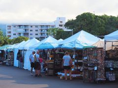 朝9時前、ポツポツお店が開き始める。