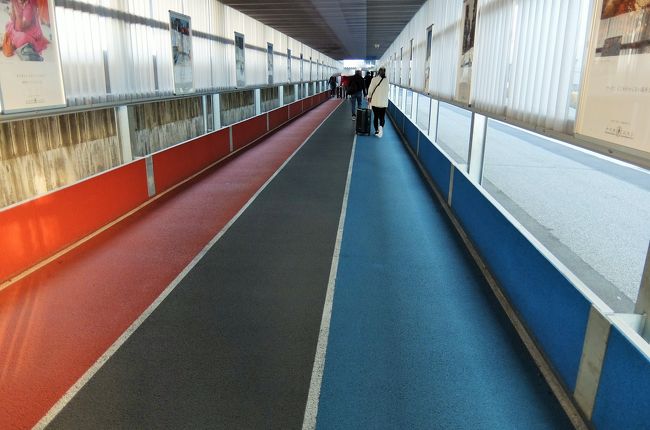 約２０分ほどで空港第２ビルに到着しました。<br /><br />私が乗るバニラエアは第三ターミナルなので、<br />さらに10分強歩きますよ～<br /><br />