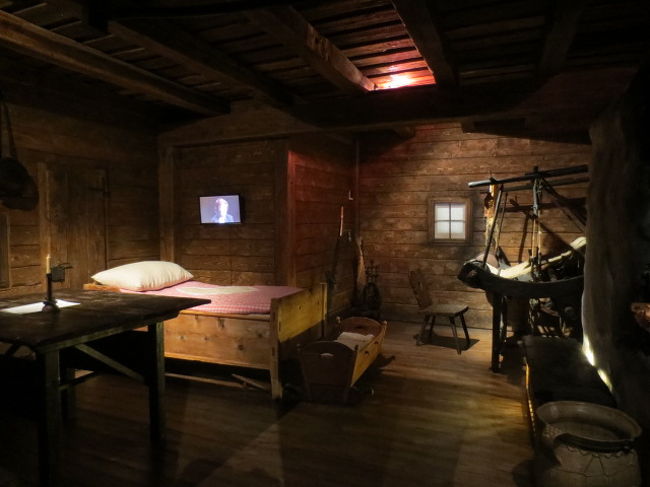 生活スタイルがわかるものが展示されている。