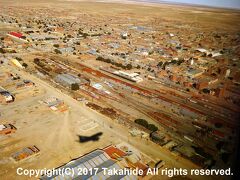 ウユニ(Uyuni)

自機の影をウユニ駅に落としながら着陸態勢に入ります。