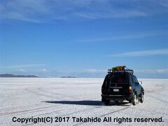 ウユニ塩湖(Salar de Uyuni)

先ずはサンセットツアーに参加しました。
穂高旅行社(Hodaka Mountain Expeditions)の入り口に貼り出してある紙に名前を記載し、７人揃えば催行です。


ウユニ塩湖：https://en.wikipedia.org/wiki/Salar_de_Uyuni
穂高旅行社：http://www.uyunihodakabolivia.com/en_index.php