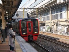 小倉駅からは鹿児島本線で門司港駅を目指します。
JR九州の車両が相変わらず素敵。