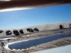 【レンソイス・マラニャンセス国立公園へ向かう～！】

先客たちの車両が砂漠の前に駐車中..........あそこからは車の乗り入れが禁止なんですね。