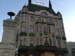 友達おすすめのカフェのある『Hotel Moskva（ホテル・モスクワ）』へ。

http://www.hotelmoskva.rs/en/pocetna-en-us/

by iPhone
