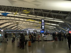 『関西国際空港』
今回も第1ターミナルです。

朝早いのにもうこんなに人がいるんですね。