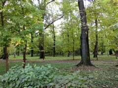 まず「28人のパンフィロフ戦士公園」へ。緑が多く気持ちい。