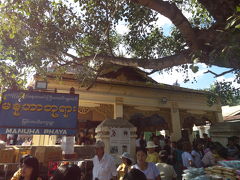 『マヌーハ寺院』
e-bikeであっというまに到着です。

マヌーハ寺院って何があるんだっけ？