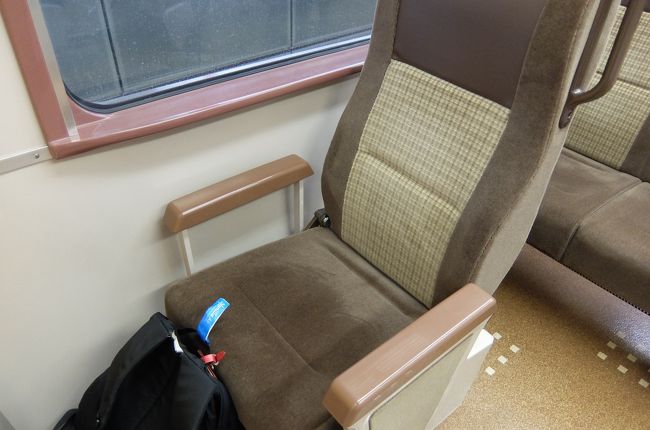 食後は早速、新千歳空港駅から快速エアポートに乗って、<br />札幌駅に向かいます。<br /><br />１人席をゲットしました～