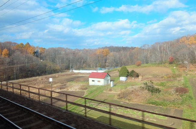 車窓を楽しみながら約40分の電車の旅。<br /><br />去年も同じ時期に来ているのですが、<br />雪景色だったんですよね～<br /><br />今年は雪もなさそうだし、暖かいということだったので、<br />トレッキングシューズは止めてスニーカーにしました。