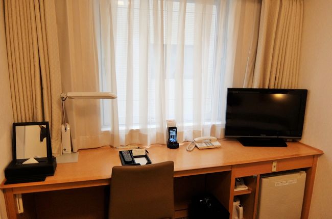 リッチモンドホテルはデスクが広いんです。<br />そこが気に入っているところです。<br />読書したり、日記書いたりとしますので。