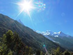 シャモニー・モンブランChamonix-Mont Blancの麓に到着。ここからロープウエイを乗り継いで一気に展望台まで向かいます。