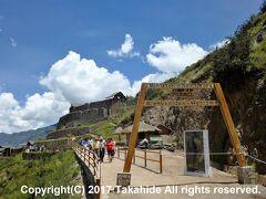 ピサック遺跡(Parque Arqueologico Pisac)

山頂部分に残る遺跡の入り口です。