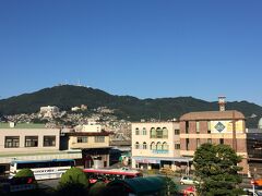 眼鏡橋から路面電車で長崎駅へ。
朝日に照らされ清々しい朝です。