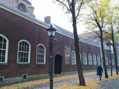 そしてやってきたのはプリンセンホフ博物館。

◎ミュージアムカード可能

ネーデルラント連邦共和国（オランダ）の事実上の初代君主である、オラニエ（オレンジ）公ウィレム１世の居住であり、暗殺場所。現在はオラニエ一族に関する博物館になっています。

オランダ独立の歴史を把握していれば、展示物の理解はできます。私は前々から興味があって調べていたので、問題なし。

16-18世紀の歴史を知ってるだけでオランダは面白さが全然違いますね。マニアックな博物館も楽しいです。