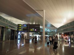 初めてのバルセロナ。
エル・プラット空港は綺麗でダイナミック。
迷うことはないが、とにかく広く感じた。