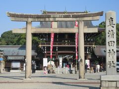 駅から少し行ったところ、
真清田神社です。
一宮市の名前の由来でもある由緒ある神社だよ。
