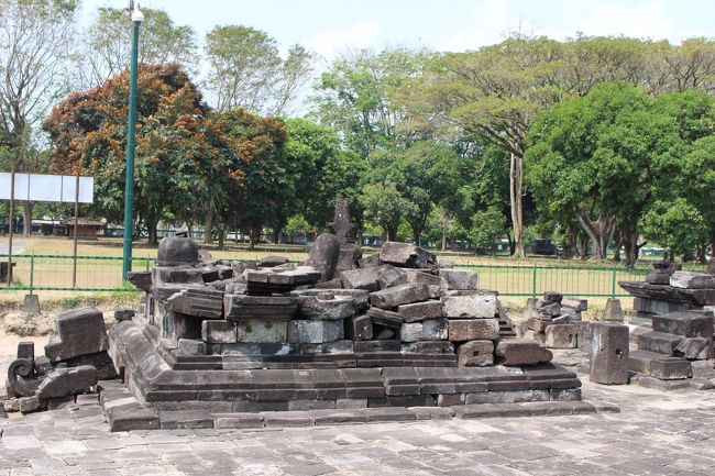 ブブラ寺院。現在修復中らしいが、全く全貌は想像できない。