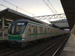 気が付けば緩行線を行くメトロ車は１６０００系ばかり。