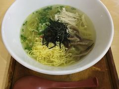 荷造りして空港へ。

ここで最後の奄美ご飯だし！てことで空港にて鶏飯ラーメンを！

…うーん、ひさ倉食べた後だとね…全然ちがうなw