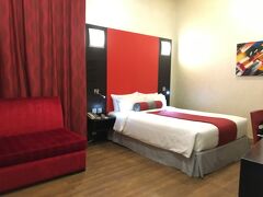 本日のホテル  ラマダ・アンコール・ドーハ
スーク・ワキーフより徒歩圏内で、ラマダ系列では値段もグレードもそこそこで居心地良し。
QAR243=約7500円。カタール航空のトランジットホテルとしても使われることがあるようで、もし適応フライトならそこを狙うのが断然お得。