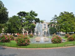 ブラ広場
アレーナの前の噴水は絵になる光景です。