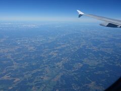 朝、ストックホルムからヘルシンキに飛びました。
北欧らしい景色が眼下に広がっていました。
