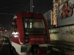 ☆Italy-Bari★

「バーリ」
約1時間の列車旅。夕方やからか、学生が多かったけど、ヤンキーが大声出してたり、女子がナンパされてたり、これまたカオスやったわ。往路といい、ほんまイタリアの電車なんやねん。