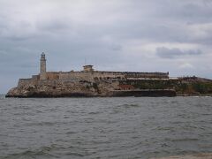 そしてモロ要塞が対面に望めた。
ハバナ湾やスペイン艦隊の防衛のために建設された後、
イギリスとスペインがハバナを巡って争った軌跡を辿る場所でもある。

