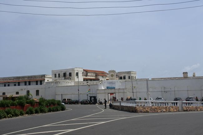 で、観光。ケープコースト城。40セディ。