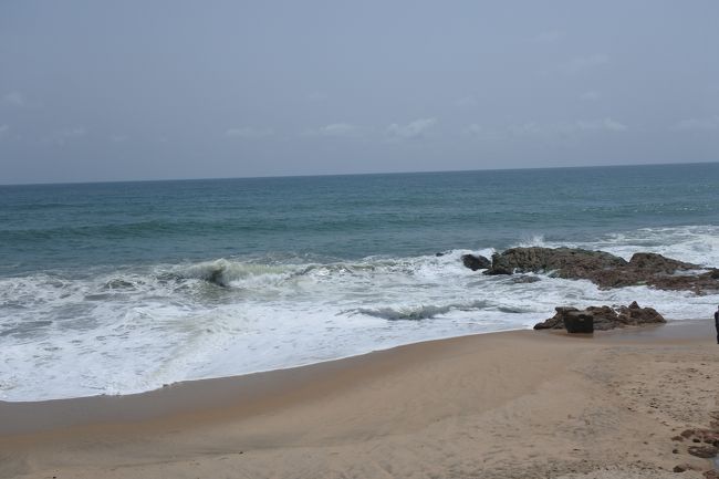 まぁ早速Cape Coast Castleを見たいところですが、まずはランチからだ。<br />見晴らしがいいのでこちらに。