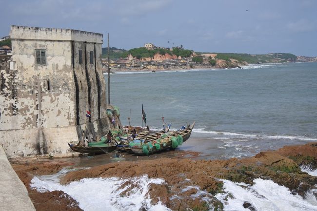 見晴らしはいいよ、でも奴隷の城だけど。<br />さっきの船も見えます。