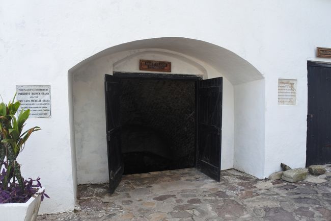 ちょうど始まったばかりというツアーに合流。<br />まずは男性牢屋。