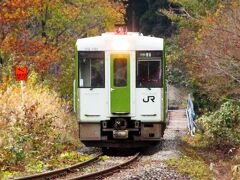 中山平温泉駅から1駅、列車を利用して鳴子温泉へ戻ります。鳴子峡を渡るときはサービスで列車を減速してくれます。