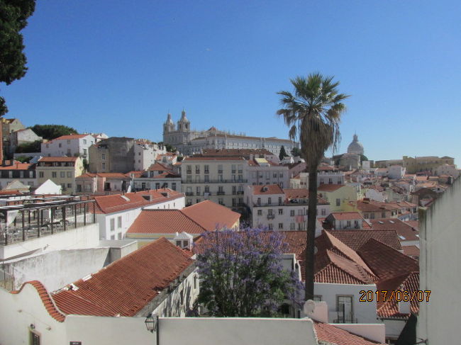この丘の下はリスボンの古い町、アルファマ地区だ。
