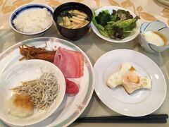 ７時起きでまずはホテルで朝食を取りました。
目玉焼きが北海道の形でテンション上がりました＾＾
