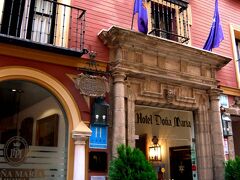 宿泊はトリウンフォ広場に面したホテル・ドナ・マリア。カテドラルの目の前です！