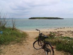 津堅島の端っこまで到着。
向かいの島は大潮の干潮時には歩いて渡れるらしい。