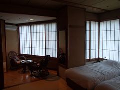 部屋に入って身支度をし、温泉へ。