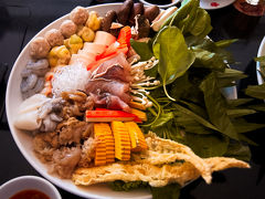 タイ料理「ＣＯＣＡ」（No.１）
タイスキを食べる。
海鮮食材。