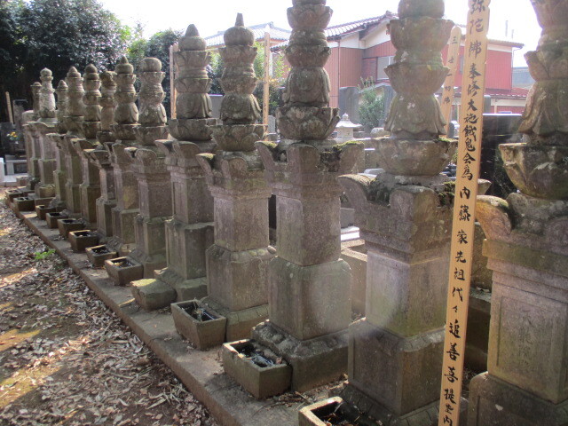 武蔵久喜 徳川十六神将の一人と称され譜代中の譜代として名高い内藤正成を初代とする旗本内藤氏歴代当主の宝篋印塔が並ぶ菩提寺『善宗寺』散歩
