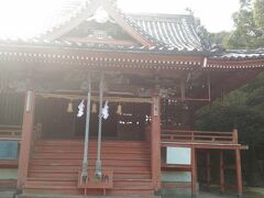 食後に駅まで戻って、古城山公園に登る
途中にある神社