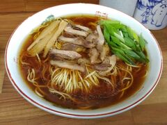 笠岡はラーメンで町おこし
笠岡ラーメンマップもある
ランチタイムのみ営業の店もあるので要注意
鶏スープが基本
この店は駅から歩いて行ける距離