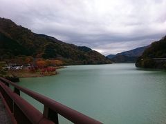 空色がいまいちですが･･･
丹沢湖の色が不思議な色で素敵です。