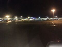 定刻で中部国際空港セントレアに到着です。
途中寝ていたのと、夜で窓が反射して写真撮れませんでした。
これにて27レグ目終了です！